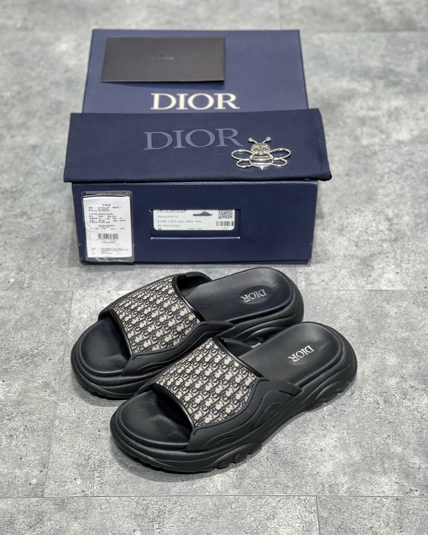 DIO sandal