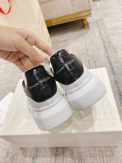 Sneakers & Shoes