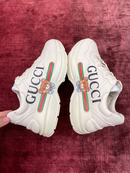 Sneakers & Shoes