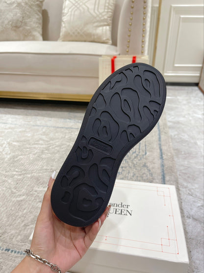 Sneakers & Shoes