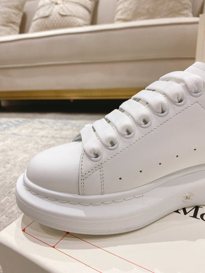 Sneakers & Shoes