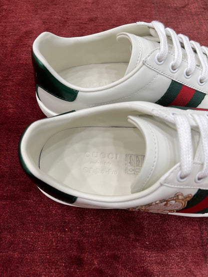 Sneakers & Shoes