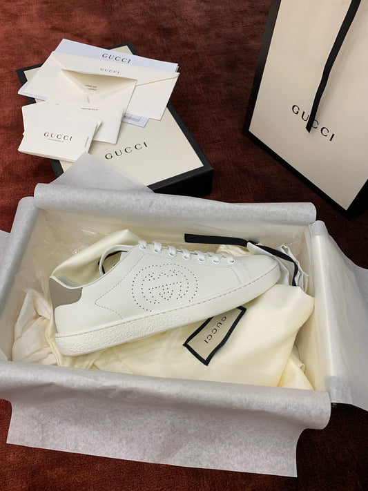Sneakers & Shoes