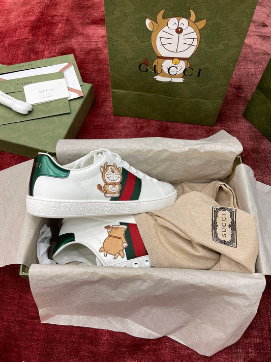 Sneakers & Shoes