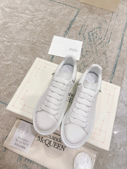 Sneakers & Shoes