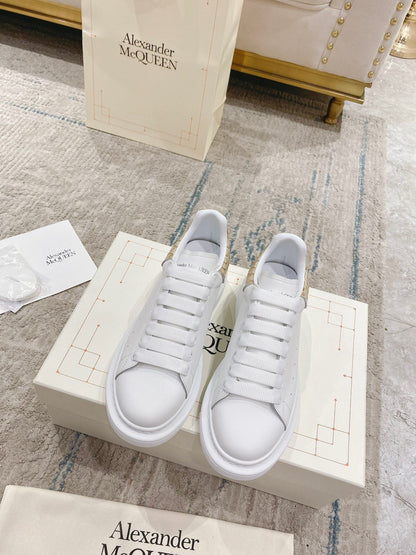 Sneakers & Shoes