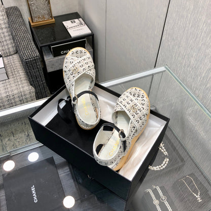 PEEP-TOE THICK SOLE SANDALS IN WHITE MIX BLACK WOVEN FABRIC