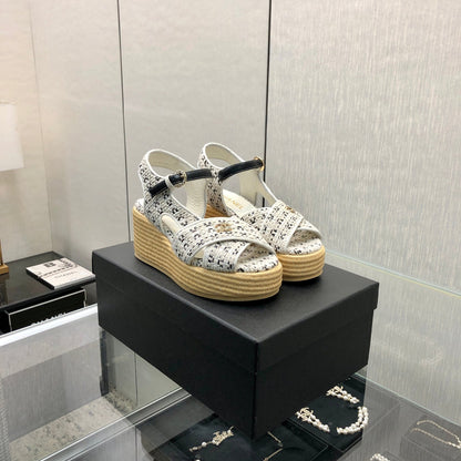 PEEP-TOE THICK SOLE SANDALS IN WHITE MIX BLACK WOVEN FABRIC