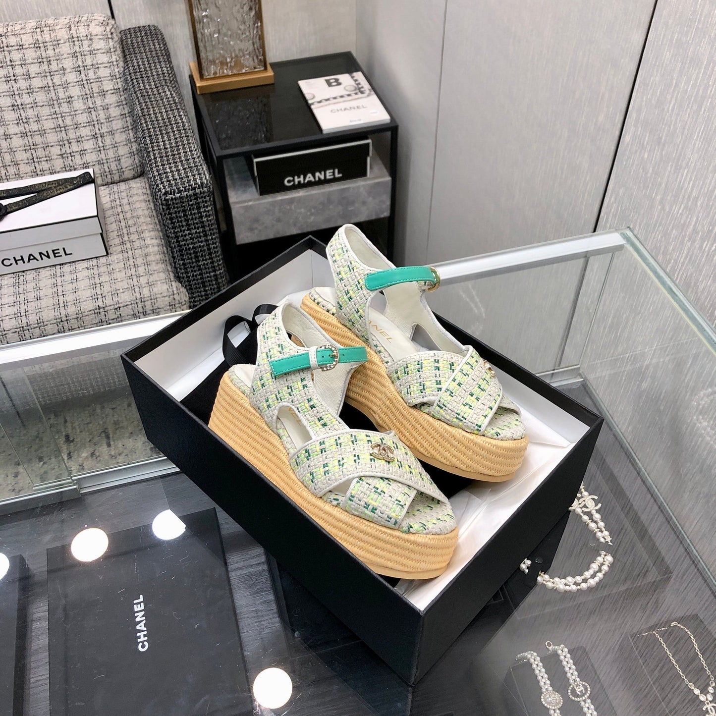 PEEP-TOE THICK SOLE SANDALS IN WHITE MIX TEA GREEN WOVEN FABRIC