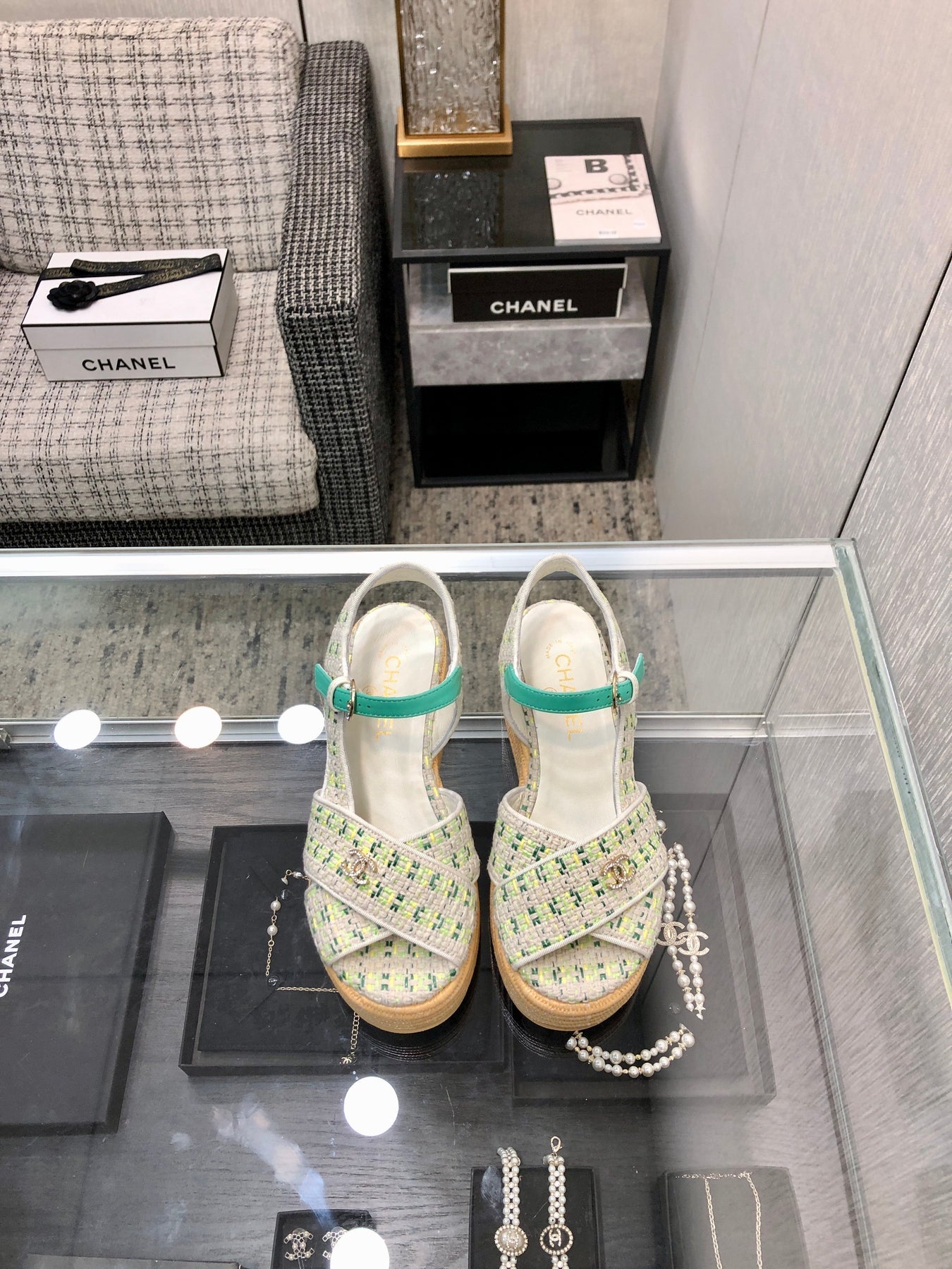 PEEP-TOE THICK SOLE SANDALS IN WHITE MIX TEA GREEN WOVEN FABRIC