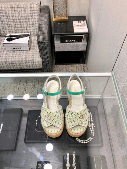 PEEP-TOE THICK SOLE SANDALS IN WHITE MIX TEA GREEN WOVEN FABRIC