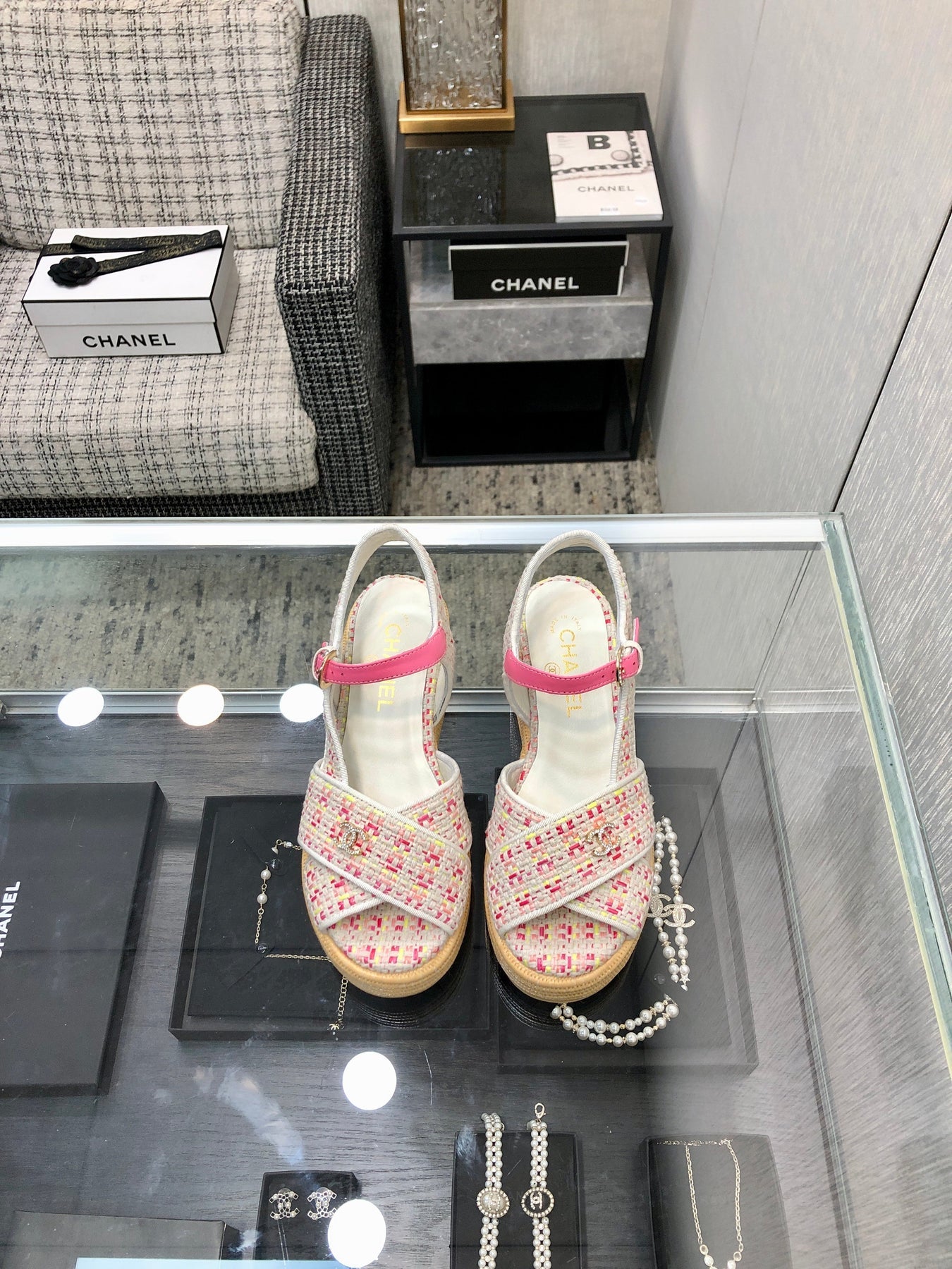 PEEP-TOE THICK SOLE SANDALS IN WHITE MIX BRIGHT PINK WOVEN FABRIC