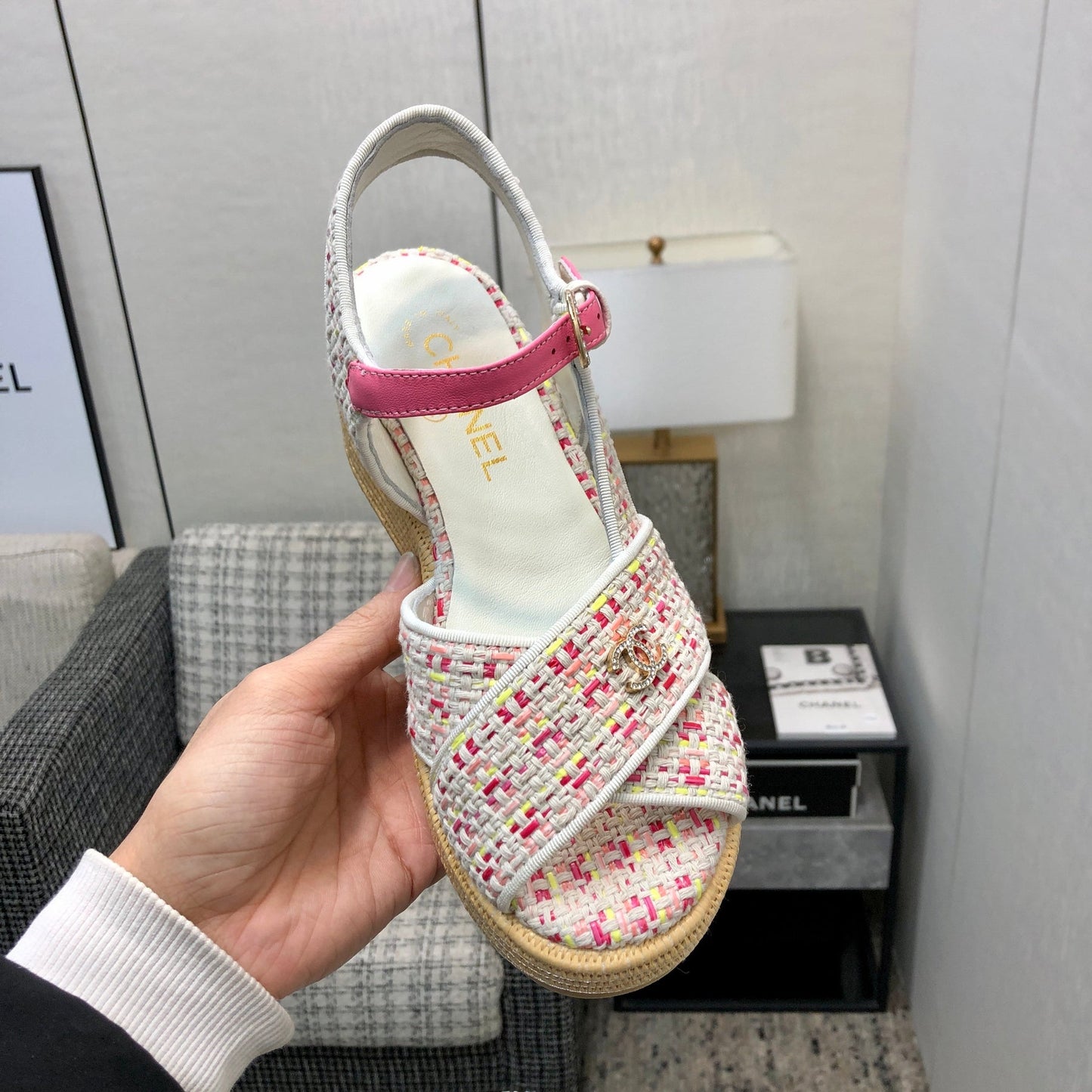 PEEP-TOE THICK SOLE SANDALS IN WHITE MIX BRIGHT PINK WOVEN FABRIC
