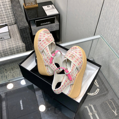 PEEP-TOE THICK SOLE SANDALS IN WHITE MIX BRIGHT PINK WOVEN FABRIC