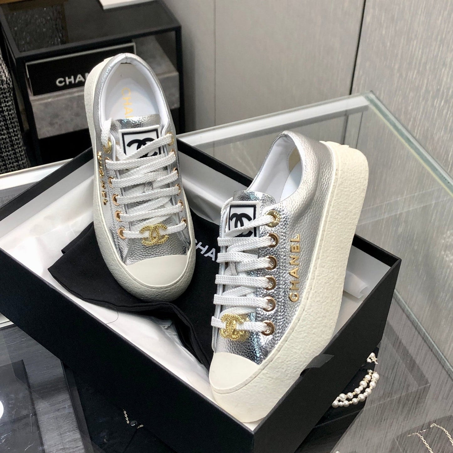 CASUAL SNEAKER IN SILVER METALLIC LAMBSKIN