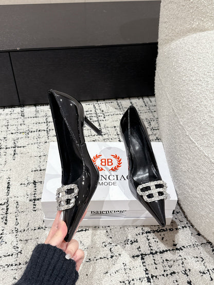 POINTED HIGH PUMPS IN BLACK PATENT CALFSKIN WITH CRYSTAL BUCKLE