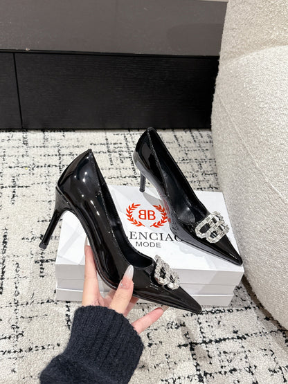 POINTED HIGH PUMPS IN BLACK PATENT CALFSKIN WITH CRYSTAL BUCKLE