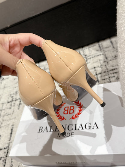 POINTED HIGH PUMPS IN LUXE BEIGE PATENT CALFSKIN WITH CRYSTAL BUCKLE