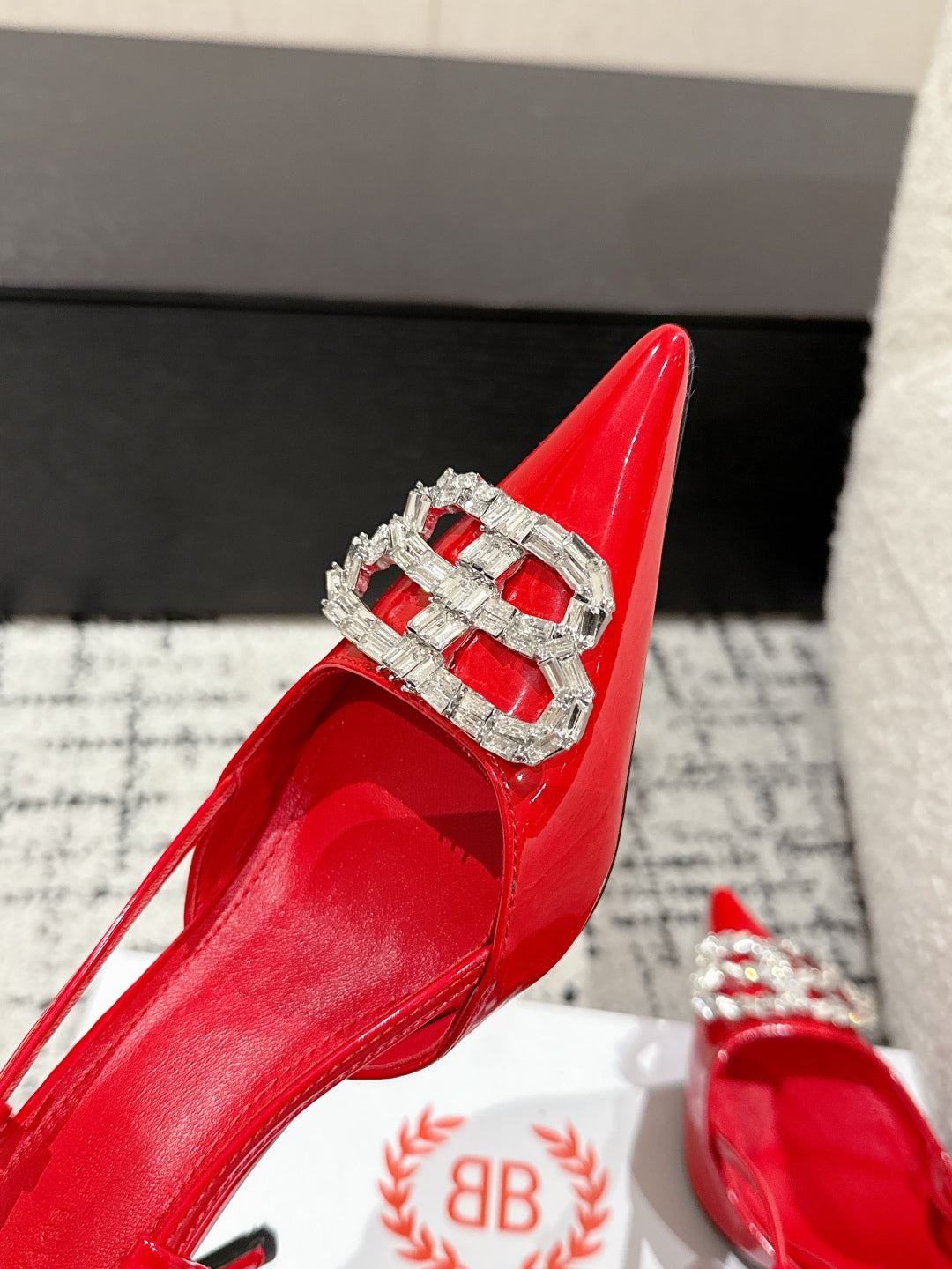 POINTED HIGH SLINGBACK IN RED PATENT CALFSKIN WITH CRYSTAL BUCKLE