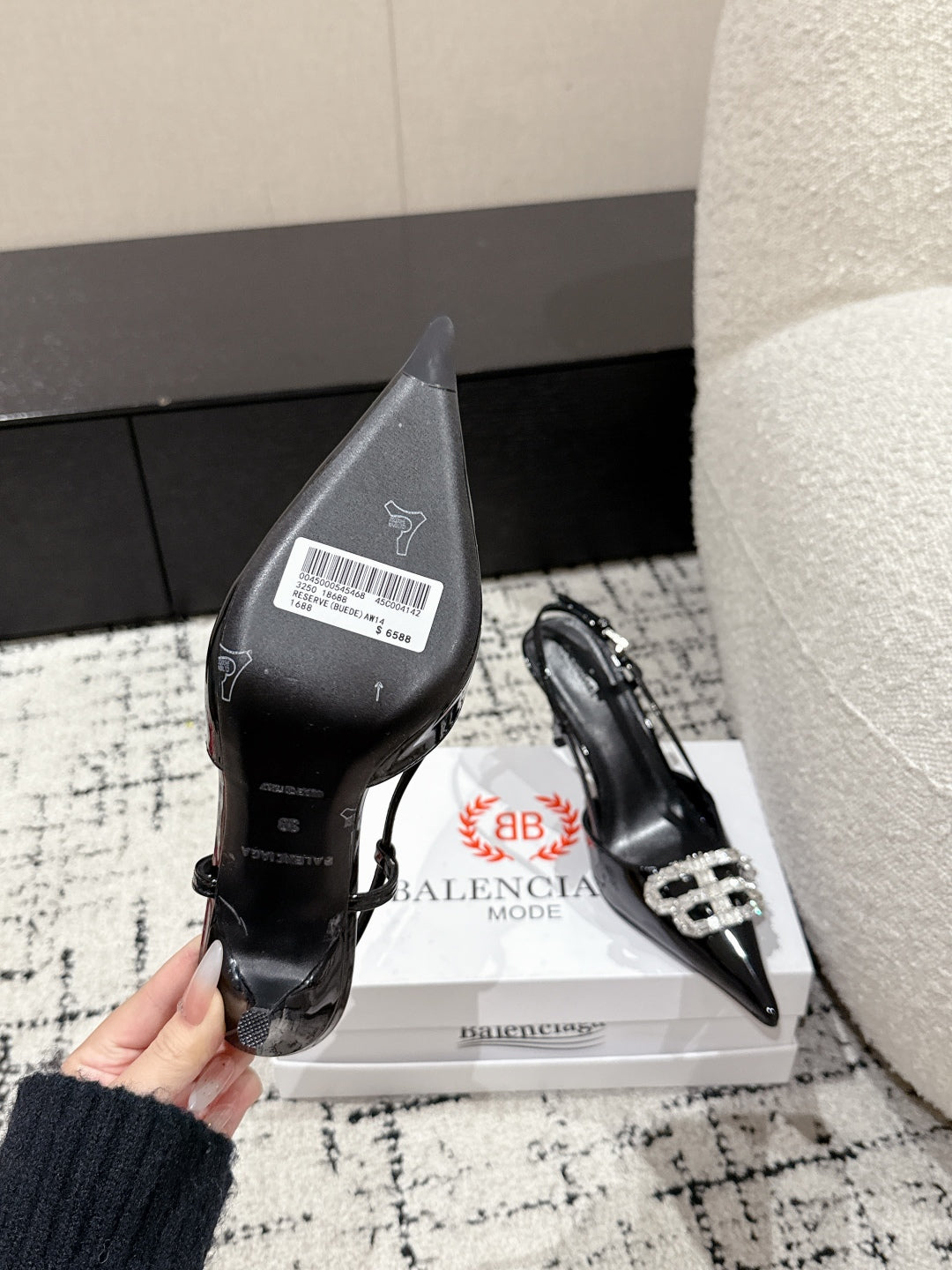 POINTED HIGH SLINGBACK IN BLACK PATENT CALFSKIN WITH CRYSTAL BUCKLE