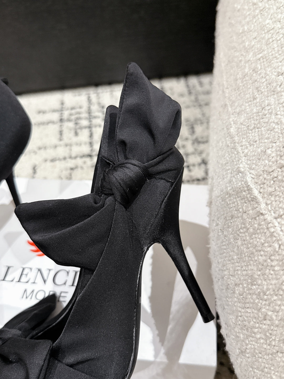 KNIFE KNOT 95MM PUMP IN BLACK STRETCH CUPRO AND NYLON JERSEY