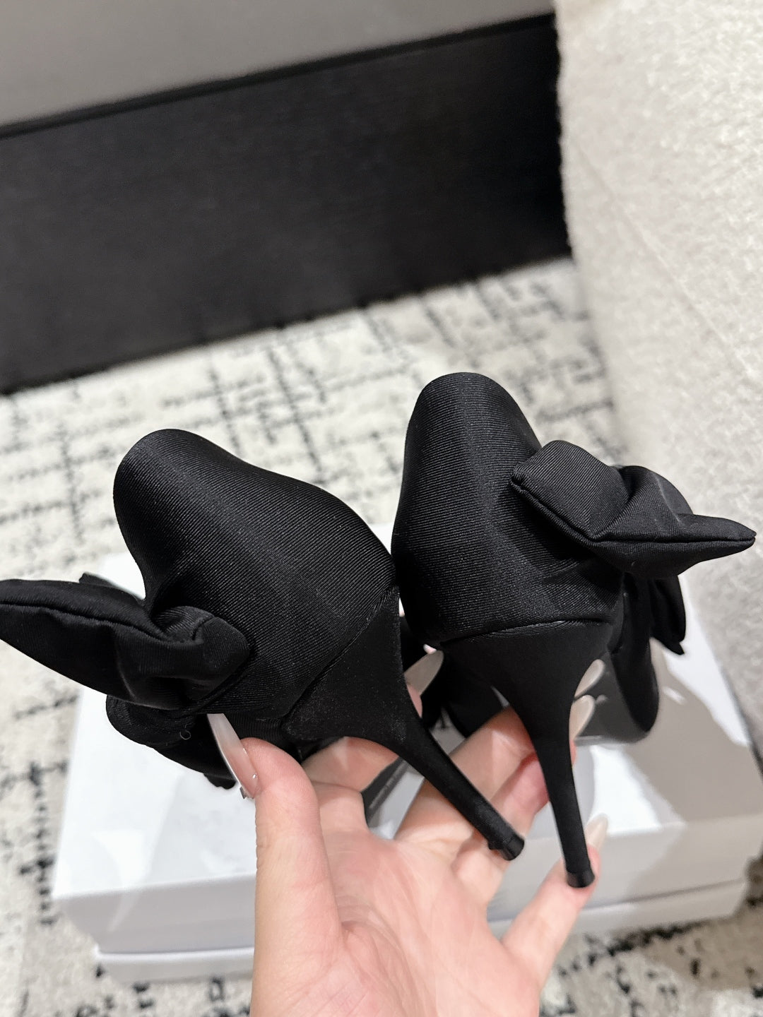 KNIFE KNOT 95MM PUMP IN BLACK STRETCH CUPRO AND NYLON JERSEY