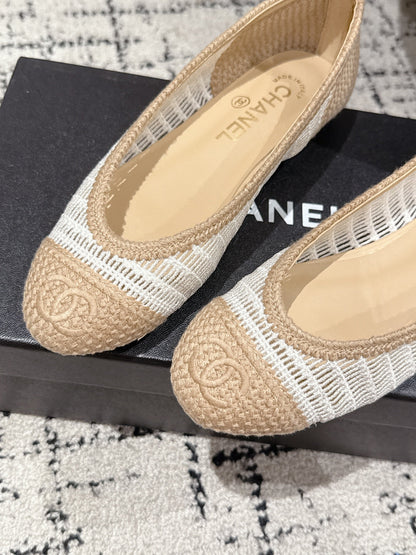 BALLET FLAT 25S IN OFF WHITE AND BEIGE RAFFIA