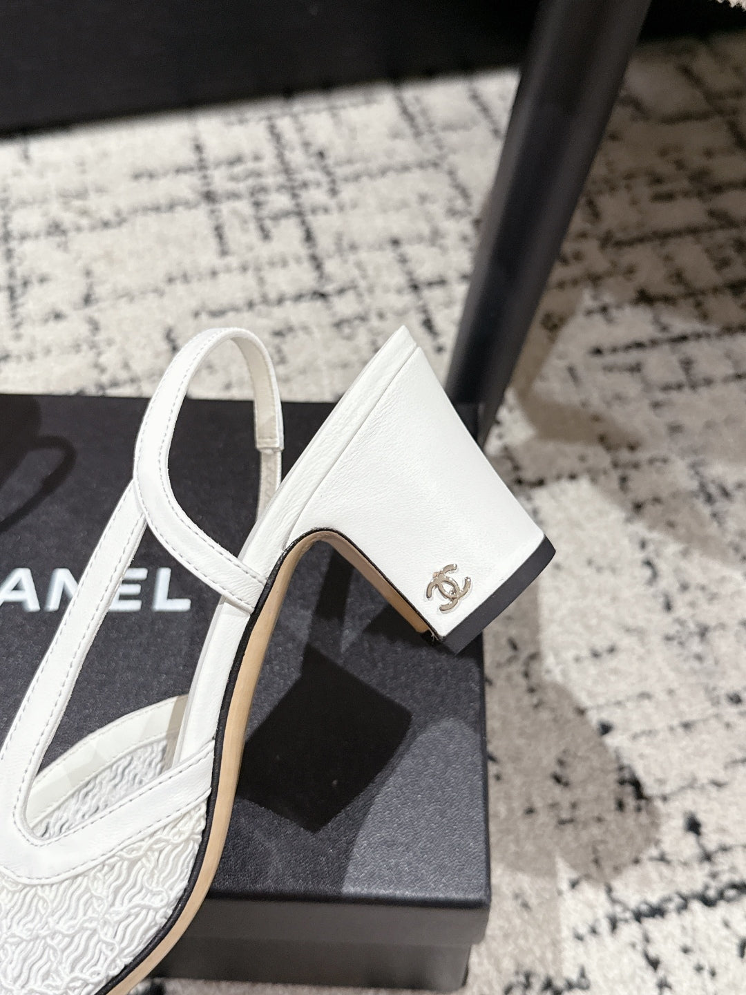 HIGH SLINGBACK 25S IN WHITE FABRIC AND BLACK CALFSKIN CANVAS