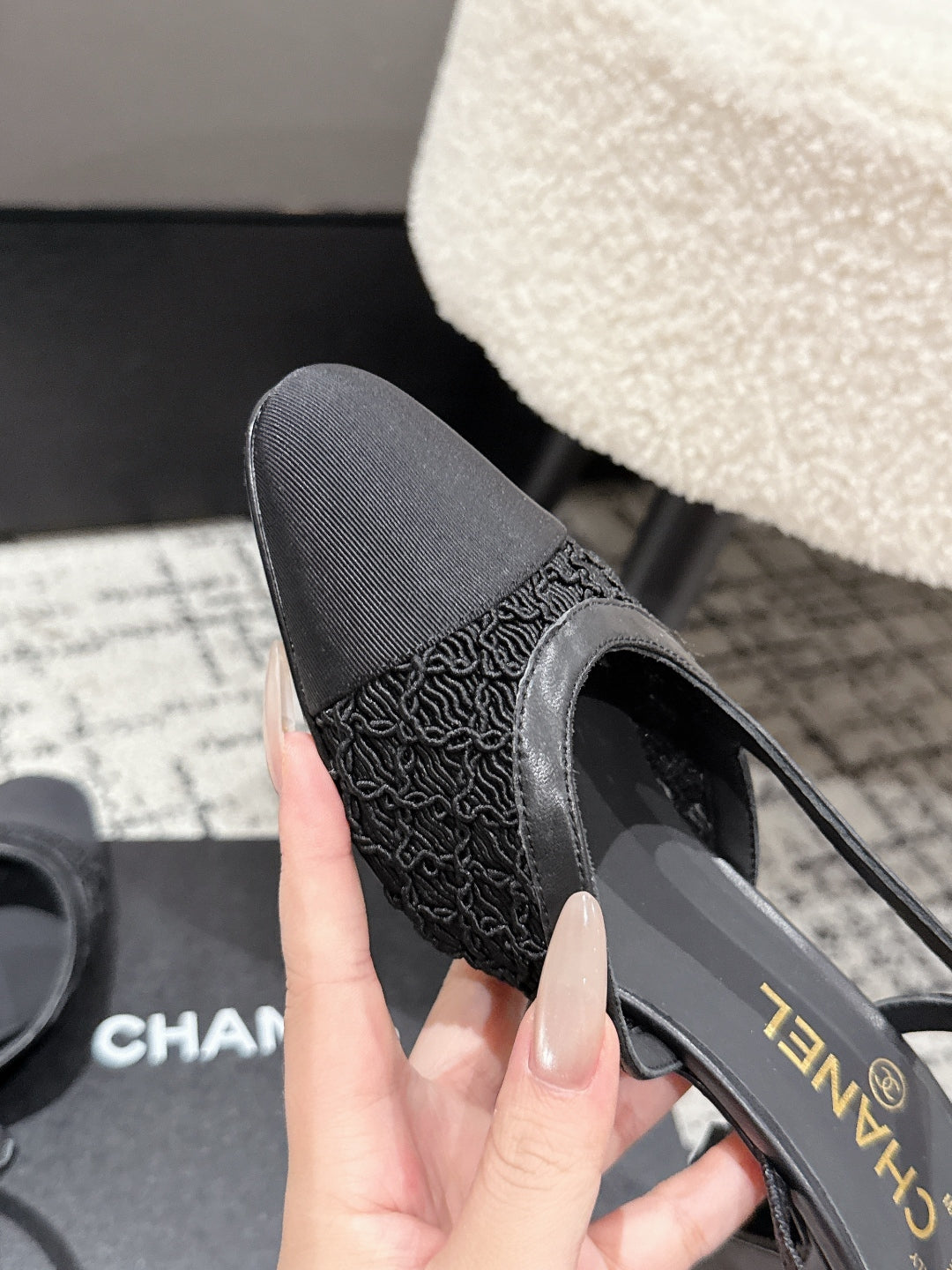 HIGH SLINGBACK 25S IN BLACK FABRIC AND CALFSKIN