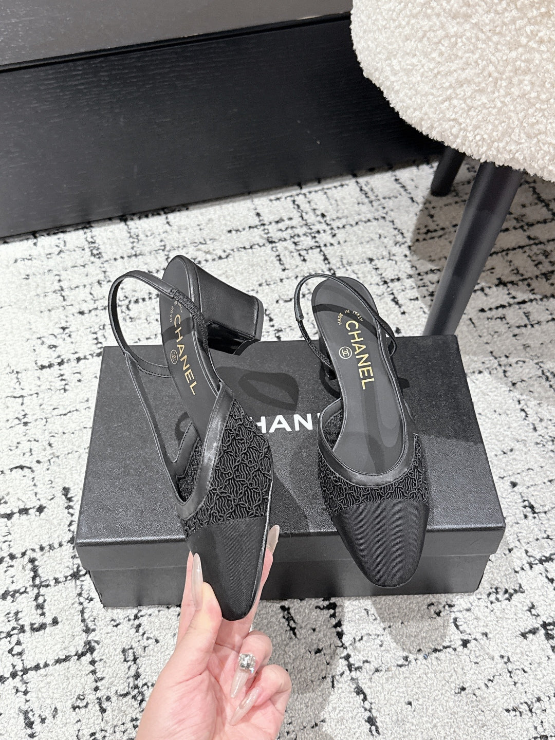 HIGH SLINGBACK 25S IN BLACK FABRIC AND CALFSKIN