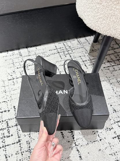 HIGH SLINGBACK 25S IN BLACK FABRIC AND CALFSKIN