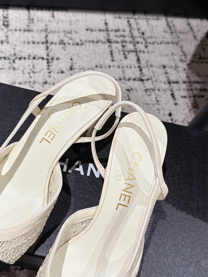 HIGH SLINGBACK 25S IN OFF WHITE FABRIC AND BLACK CALFSKIN CANVAS