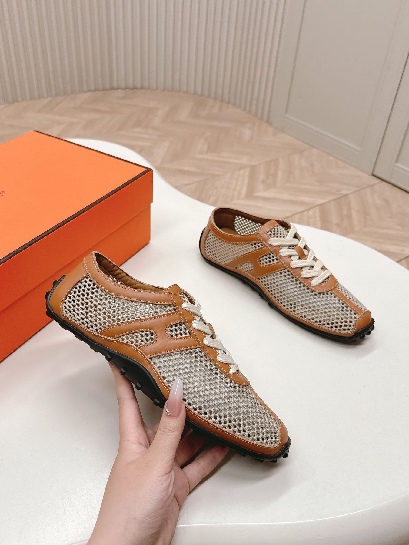 KIGA SNEAKER IN WHITE CROCHET KNIT AND BRONZE BROWN CALFSKIN