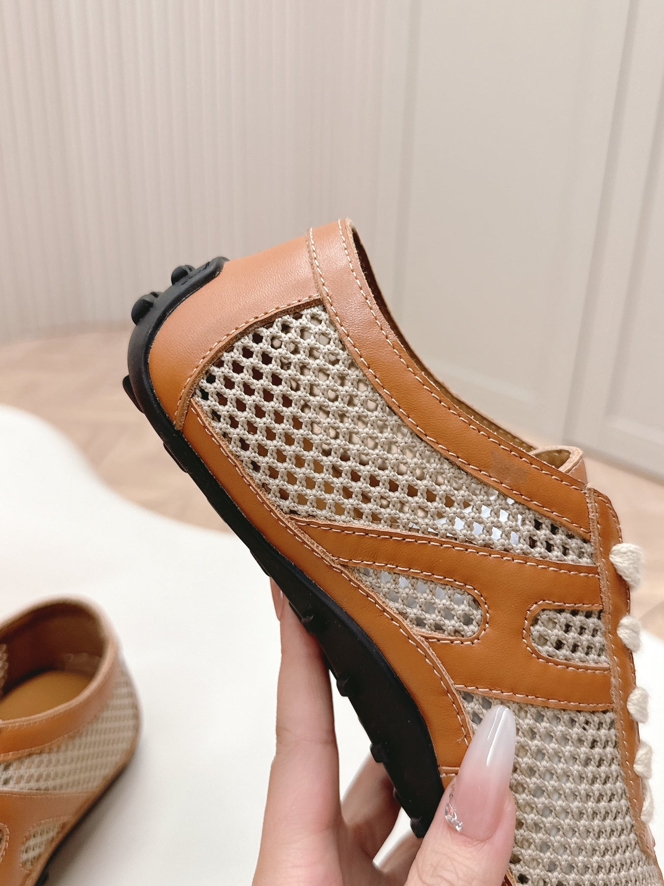 KIGA SNEAKER IN WHITE CROCHET KNIT AND BRONZE BROWN CALFSKIN