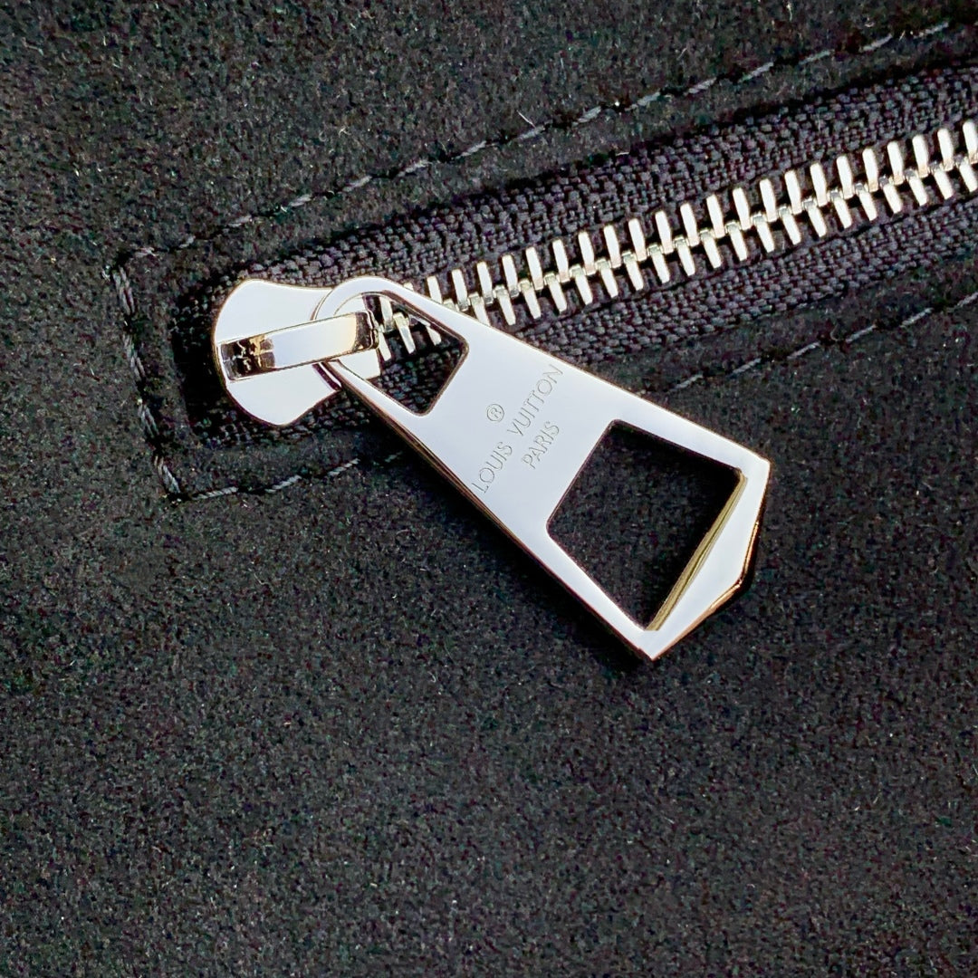 CARRYALL CARGO VIBE BB 26 IN BLACK LAMBSKIN BORWN MONOGRAM TAG