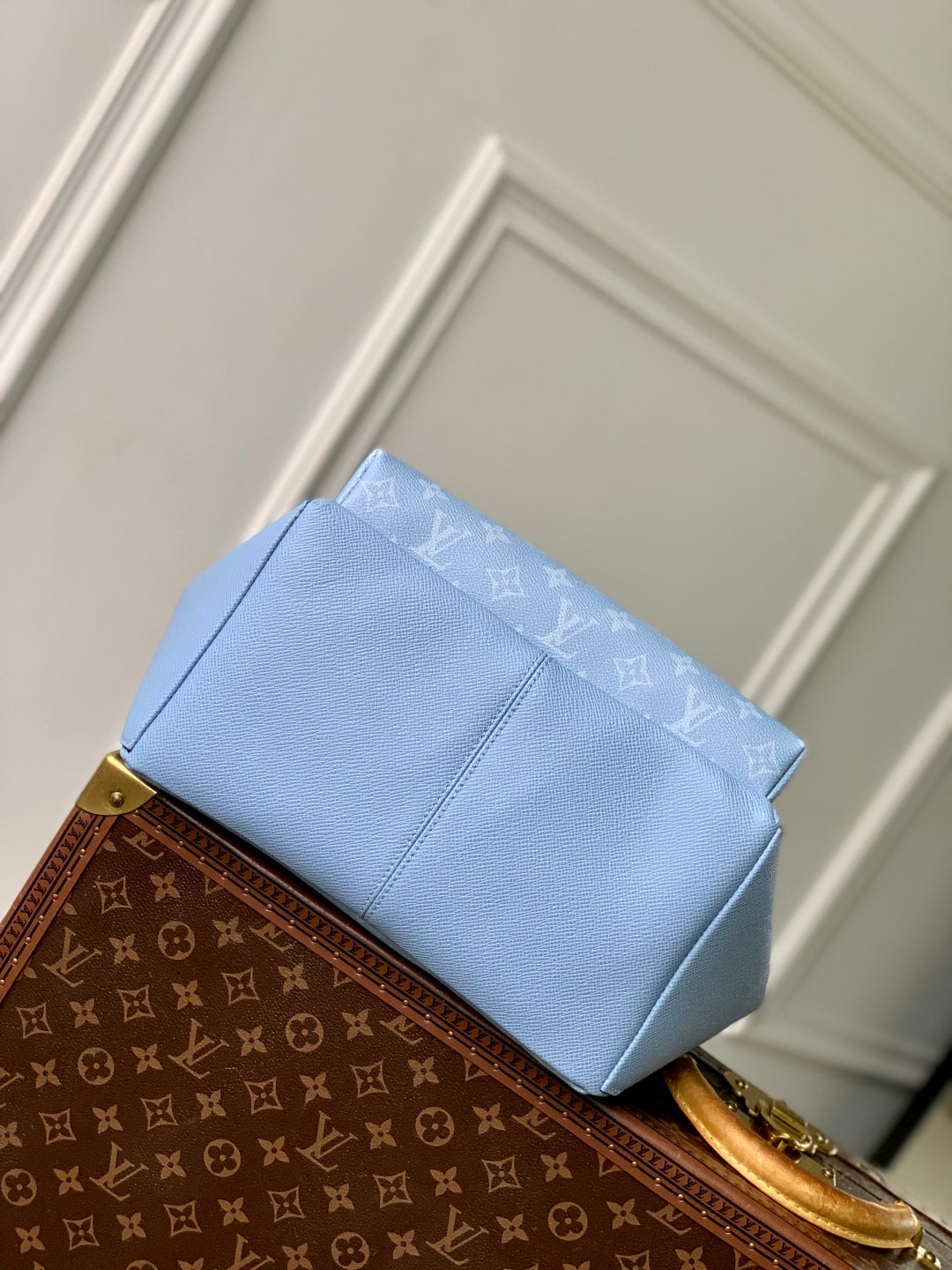 DISCOVERY SLIM BACKPACK 38 BLUE MONOGRAM COATED CANVAS AND CALFSKIN