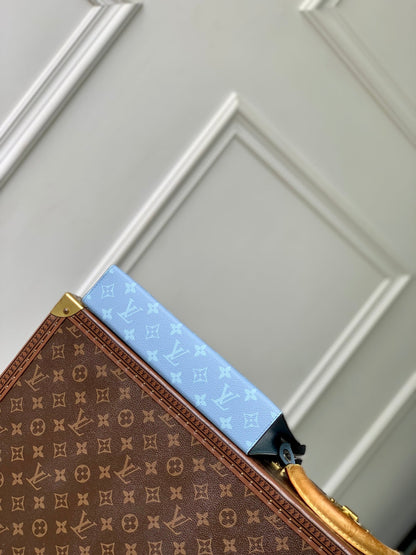 POCHETTE VOYAGE 26 IN LIGHT BLUE MONOGRAM ECLIPSE CALFSKIN