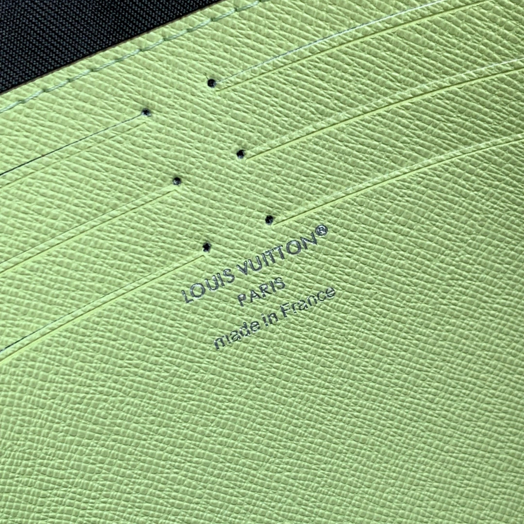 POCHETTE VOYAGE 26 IN LEMON YELLOW MONOGRAM ECLIPSE CALFSKIN