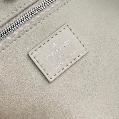 CARRYALL CARGO VIBE PM 33.5 IN VANILLE LAMBSKIN BORWN MONOGRAM TAG