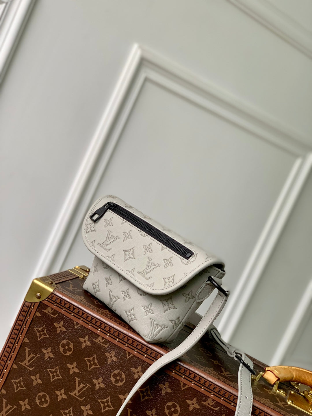 PULSE WEARABLE WALLET 22.5 IN SAND MONOGRAM SHADOW EMBOSSED CALFSKIN