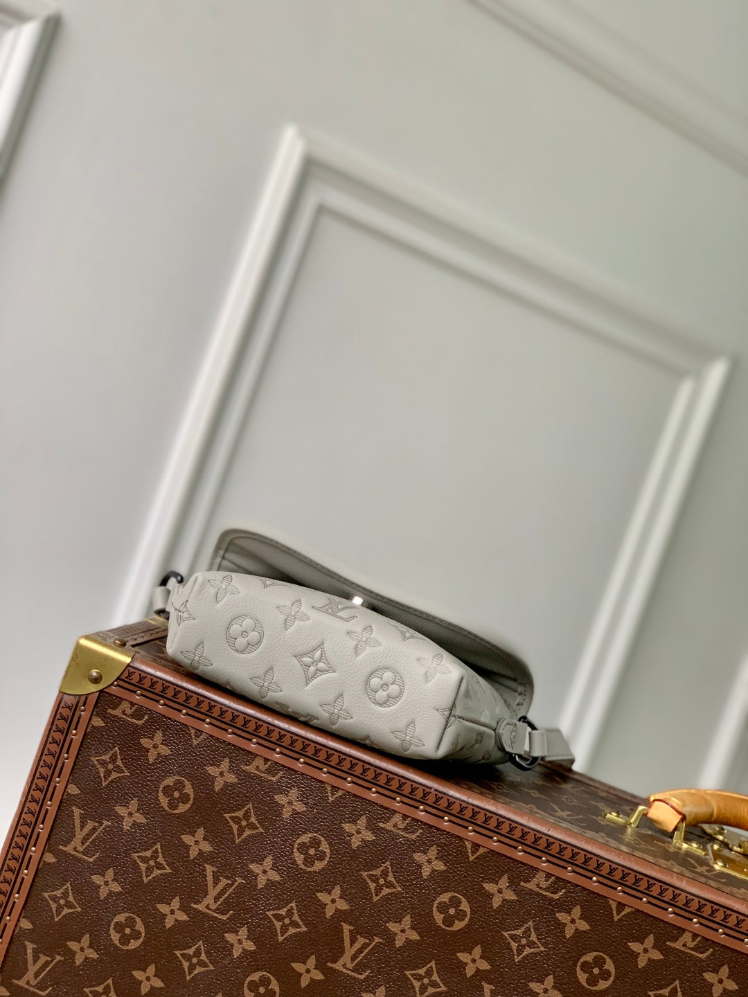 PULSE WEARABLE WALLET 22.5 IN SAND MONOGRAM SHADOW EMBOSSED CALFSKIN