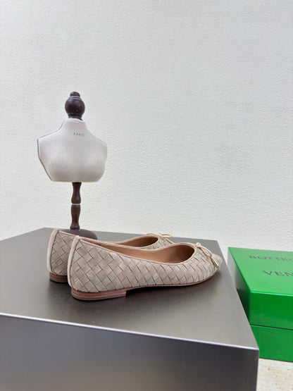 BALLET FLAT IN LIGHT BROWN INTRECCIATO SUEDE WITH BOW