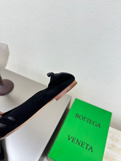 BALLET FLAT IN BLACK SUEDE