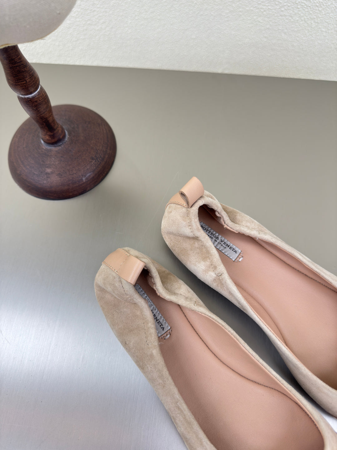 BALLET FLAT IN LIGHT BROWN SUEDE