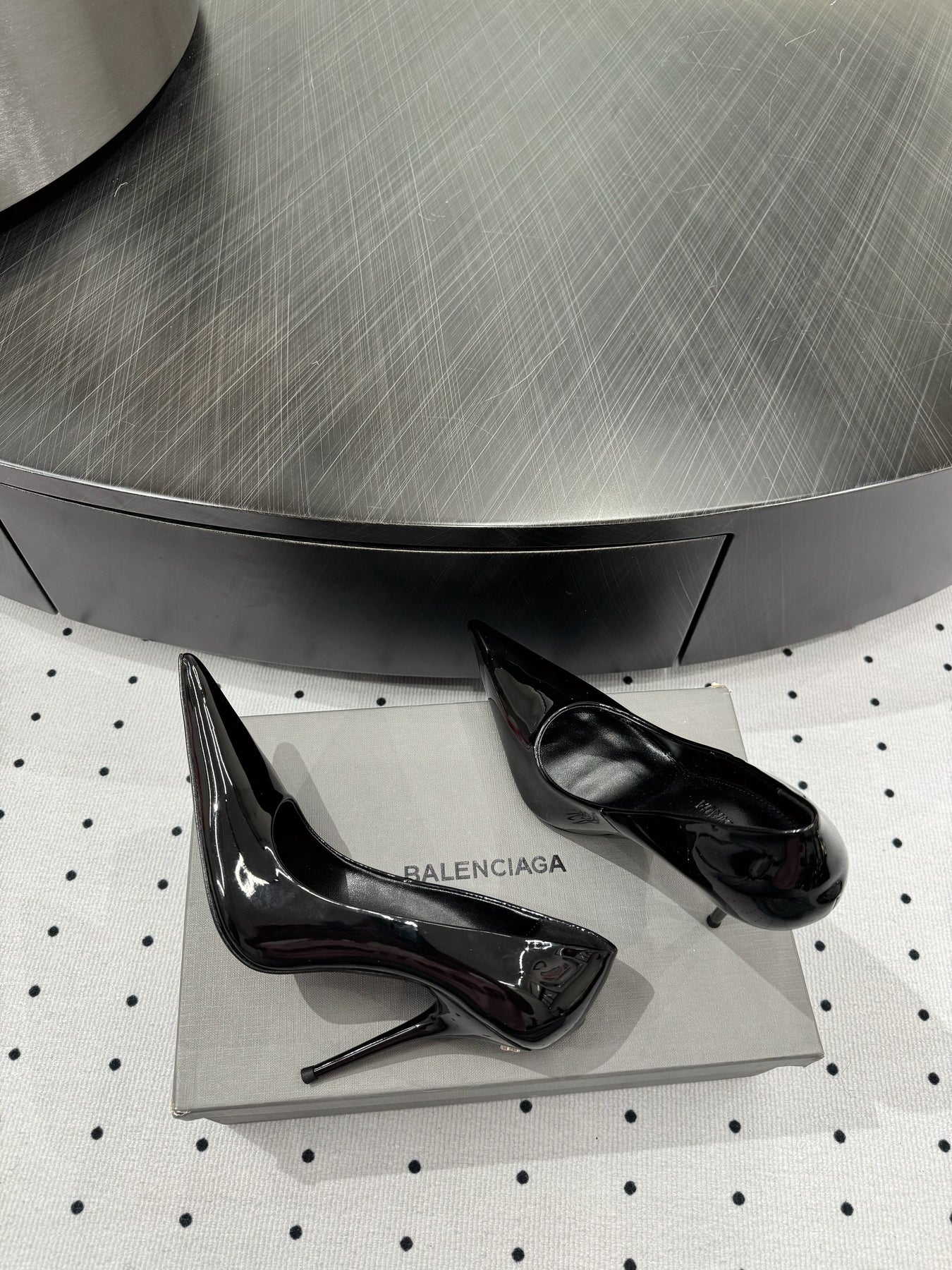 AVENUE 105MM PUMP IN BLACK PATENT CALFSKIN