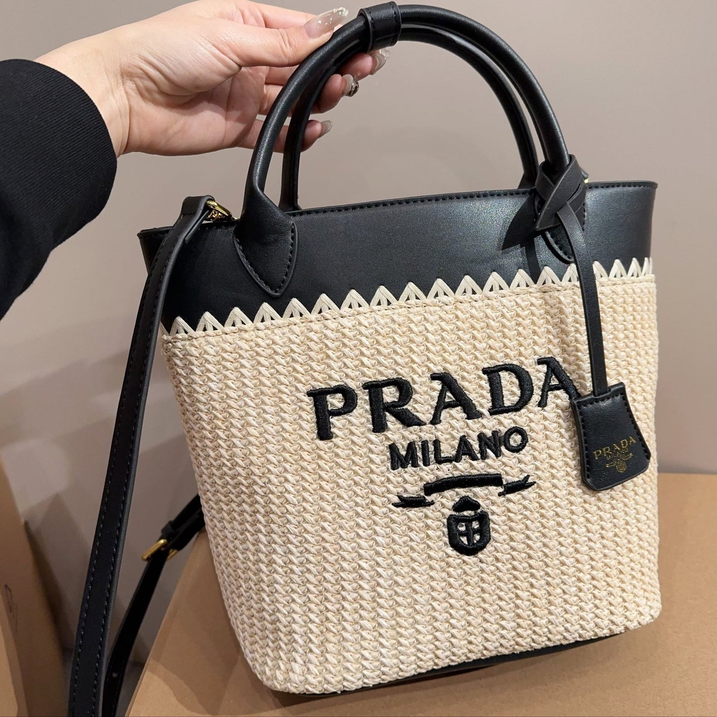 CROCHET TOTE BAG 23 IN BEIGE WOVEN RAFFIA WITH BLACK CALFSKIN STRAP