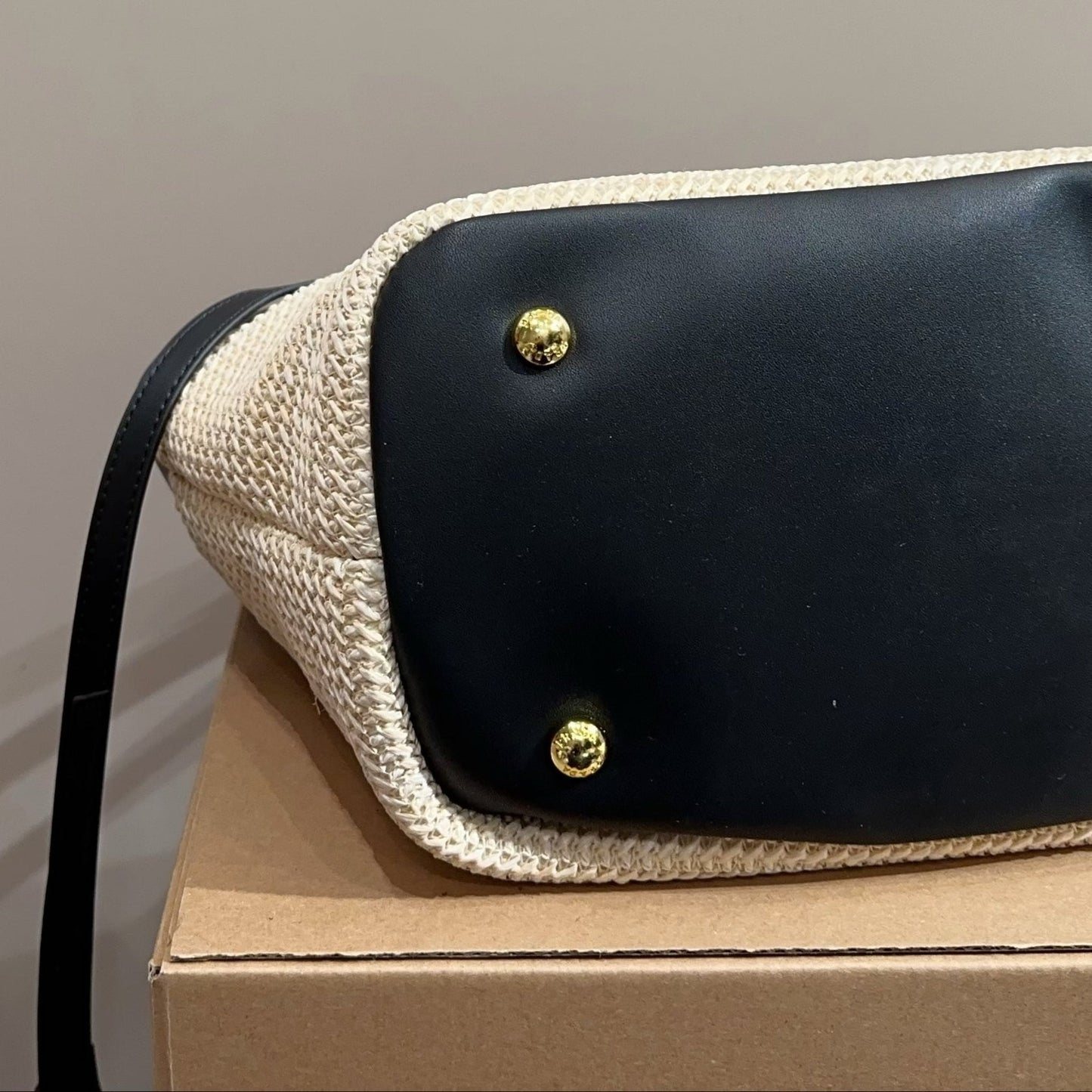 CROCHET TOTE BAG 28 IN BEIGE WOVEN RAFFIA WITH BLACK CALFSKIN STRAP