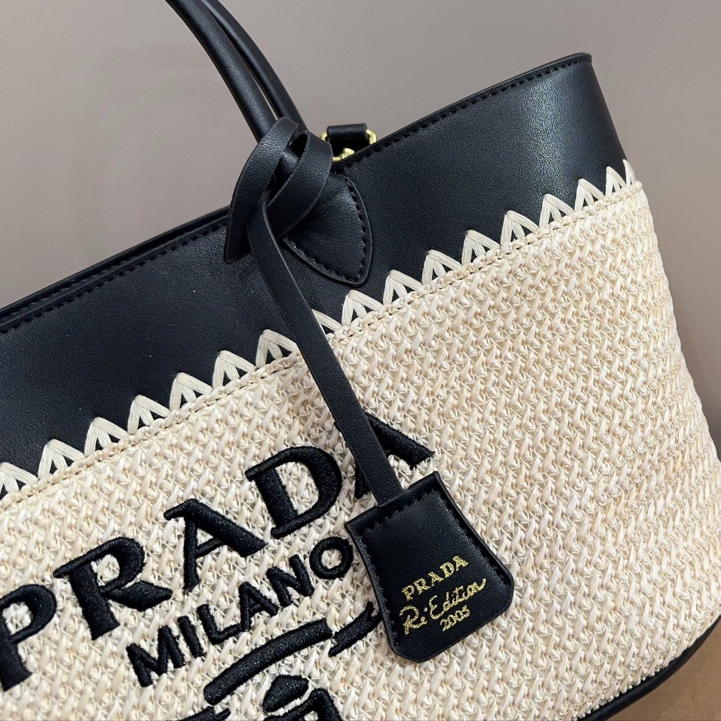 CROCHET TOTE BAG 28 IN BEIGE WOVEN RAFFIA WITH BLACK CALFSKIN STRAP