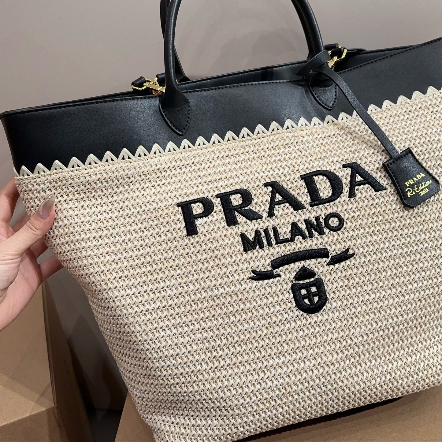 CROCHET TOTE BAG 32 IN BEIGE WOVEN RAFFIA WITH BLACK CALFSKIN STRAP