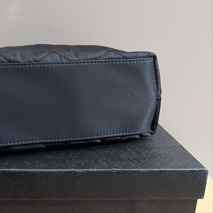 QUILTED CHAIN SHOULDER BAG 22 IN BLACK RE-NYLON